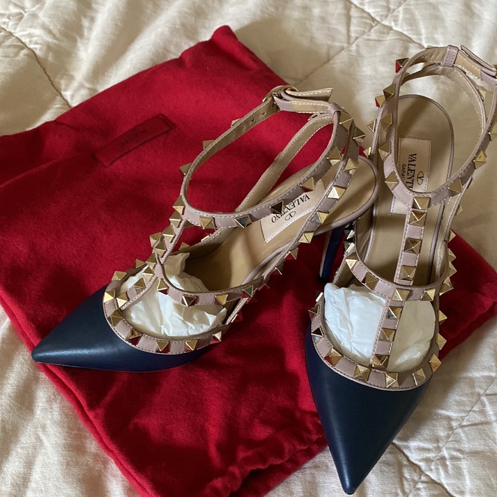 Valentino classic rock stud pump